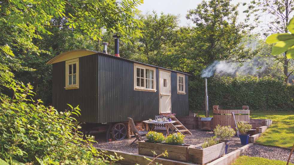 Meadow hut laneteglos cornwall